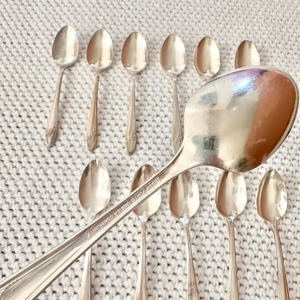 Oneida Tudor Plate Queen Bess Set of 12 Replacement Teaspoons Spoons Flatware